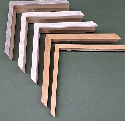 MOLDURAS PARA VITRINAS CON DISTINTAS ALTURAS