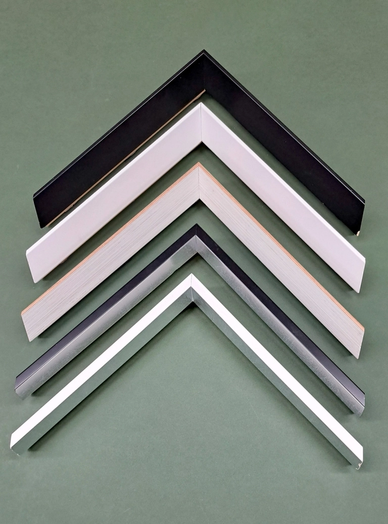 Porque entendemos que, a veces, un simple marco puede convertir un momento en algo eterno.